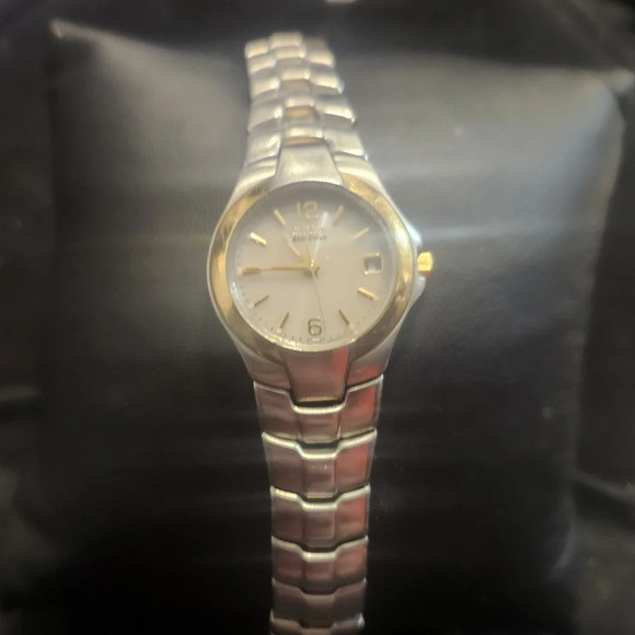 Womens Citizen Eco-Drive watch in working condition - Picture 2 of 6